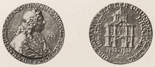 Schloss Bruchsal - Jubiläumsmedaille von Heinrich Ehehalt, Karlsruhe (Bronze Medaille mit dem Abbild von Damian Hugo Philipp von Schönborn-Buchheim zur 200 Jahrfeier der Grundsteinlegung von Bruchsal, 1722-1922) / Fritz Hirsch: Kardinal Schönborn auf Reisen, S. 48–62 - (Ausschnitt aus Seite 48 der Badischen Heimat, Heft 1-3, 9. Jahrgang, 1922, Herausgeber Prof. Dr. Max Wingenroth, Verlag G. Braun'sche Hofbuchdruckerei, Karlsruhe)