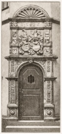 Schloss Bruchsal - Portal des Hohenegger zu Bruchsal (Gebäude der Städtischen Sammlungen in Bruchsal) / Michael Schmitt: Die städtischen Sammlungen in Bruchsal, S. 101–105 - (Ausschnitt aus Seite 102 der Badischen Heimat, Heft 1-3, 9. Jahrgang, 1922, Herausgeber Prof. Dr. Max Wingenroth, Verlag G. Braun'sche Hofbuchdruckerei, Karlsruhe)