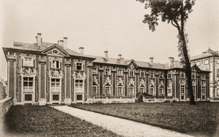 Schloss Bruchsal - Nördliche Orangerie / Nebendienstdienerbau - (Aufnahme und Abzug von Carl Ohler, undatiert; entnommen einem privaten Album des Fotografen; Album mit freundlicher Genehmigung zur Verfügung gestellt von Frau Margarethe Ohler-Grabenstein; Reproduktion durch Dr. Manfred Schneider, November 2021)