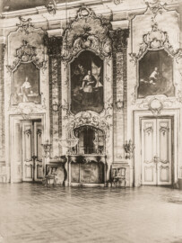 Schloss Bruchsal - Fürstensaal - (Aufnahme und Abzug von Carl Ohler, undatiert; entnommen einem privaten Album des Fotografen; Album mit freundlicher Genehmigung zur Verfügung gestellt von Frau Margarethe Ohler-Grabenstein; Reproduktion durch Dr. Manfred Schneider, November 2021)
