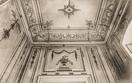 Schloss Bruchsal - Unbekannter Raum, Stuckornamente - (Aufnahme und Abzug von Carl Ohler, undatiert; entnommen einem privaten Album des Fotografen; Album mit freundlicher Genehmigung zur Verfügung gestellt von Frau Margarethe Ohler-Grabenstein; Reproduktion durch Dr. Manfred Schneider, November 2021)