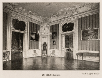 Schloss Bruchsal - Musikzimmer - (Fotograf: Carl Ohler, Bruchsal; Bildnachweis: Seite 69 des Buchs: "Anton Wetterer: Das Bruchsaler Schloß - Seine Baugeschichte und seine Kunst - Zur Zweihundertjahrfeier der Grundsteinlegung - 1922 herausgegeben - Zweite verbesserte Auflage, 1927 - Verlag C.F. Müller, Karlsruhe i.B."; Reproduktion durch Dr. Manfred Schneider, November 2021)