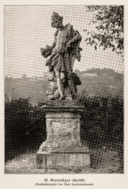 Schloss Bruchsal - Gartenfigur (Herbst) - (Denkmälerarchiv des Bad. Landesmuseums; Bildnachweis: Seite 101 des Buchs: "Anton Wetterer: Das Bruchsaler Schloß - Seine Baugeschichte und seine Kunst - Zur Zweihundertjahrfeier der Grundsteinlegung - 1922 herausgegeben - Zweite verbesserte Auflage, 1927 - Verlag C.F. Müller, Karlsruhe i.B."; Reproduktion durch Dr. Manfred Schneider, November 2021)