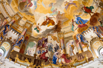 Schloss Bruchsal - Hauptbau / Corps de Logis - Beletage - Kuppelsaal - Blick von Norden nach Süden in die rekonstruierte Kuppel (Urspüngliche Malereien von Johannes Zick und Sohn Januarius, 1752, originalgetreue Rekonstruktion von Karl Manninger, 1966) (aufgenommen im Mai 2018, am späten Nachmittag) Schloss Bruchsal - Hauptbau / Corps de Logis - Beletage - Kuppelsaal - Blick von Norden nach Süden in die rekonstruierte Kuppel (Urspüngliche Malereien von Johannes Zick und Sohn Januarius, 1752, originalgetreue Rekonstruktion von Karl Manninger, 1966) (aufgenommen im Mai 2018, am späten Nachmittag)