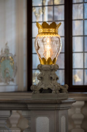 Schloss Bruchsal - Hauptbau / Corps de Logis - Von innen - Beletage - Kuppelsaal - Blick auf die südwestliche Laterne (aufgenommen im Juni 2018, um die Mittagszeit) Schloss Bruchsal - Hauptbau / Corps de Logis - Von innen - Beletage - Kuppelsaal - Blick auf die südwestliche Laterne (aufgenommen im Juni 2018, um die Mittagszeit)