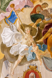 Schloss Bruchsal - Hauptbau / Corps de Logis - Beletage - Kuppelsaal - Kuppelfresko - Ausschnitt aus der westlichen "himmlischen" Zone - Darstellung der Ruhmesgöttin Fama mit Posaune, die den Sieg des Christentums über das Heidentum verkündet (urspünglich gemalt 1752 von Johannes Zick und Sohn Januarius, originalgetreu rekonstruiert 1966 von Karl Manninger) (aufgenommen im Juli 2018, am frühen Nachmittag) Schloss Bruchsal - Hauptbau / Corps de Logis - Beletage - Kuppelsaal - Kuppelfresko - Ausschnitt aus der westlichen "himmlischen" Zone - Darstellung der Ruhmesgöttin Fama mit Posaune, die den Sieg des Christentums über das Heidentum verkündet (urspünglich gemalt 1752 von Johannes Zick und Sohn Januarius, originalgetreu rekonstruiert 1966 von Karl Manninger) (aufgenommen im Juli 2018, am frühen Nachmittag)