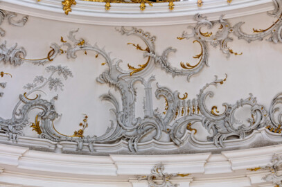 Schloss Bruchsal - Hauptbau - Beletage - Kuppelsaal - Hohlkehle, Nordost - Muschelwerk (ursprünglich geschaffen von Johann Michael Feichtmayr) (aufgenommen im Juli 2018, am Nachmittag) Schloss Bruchsal - Hauptbau - Beletage - Kuppelsaal - Hohlkehle, Nordost - Muschelwerk (ursprünglich geschaffen von Johann Michael Feichtmayr) (aufgenommen im Juli 2018, am Nachmittag)