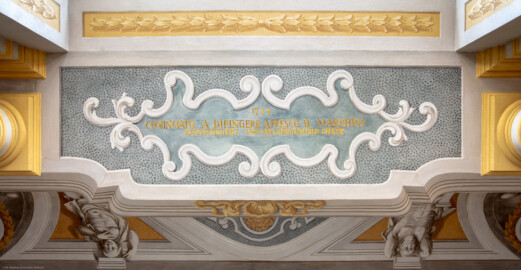 Schloss Bruchsal - Hauptbau / Corps de Logis - Erdgeschoss - Eingangshalle / Intrada - Ostseite / Am Hauptportal - Blick senkrecht nach oben auf die Signatur von Hermenegild Peiker (Malereien ursprünglich von Giovanni Francesco Marchini, restauriert von Hermenegild Peiker) (aufgenommen im August 2018, am späten Vormittag) Schloss Bruchsal - Hauptbau / Corps de Logis - Erdgeschoss - Eingangshalle / Intrada - Ostseite / Am Hauptportal - Blick senkrecht nach oben auf die Signatur von Hermenegild Peiker (Malereien ursprünglich von Giovanni Francesco Marchini, restauriert von Hermenegild Peiker) (aufgenommen im August 2018, am späten Vormittag)