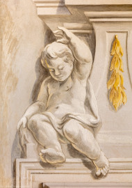 Schloss Bruchsal - Hauptbau / Corps de Logis - Erdgeschoss - Eingangshalle / Intrada - Nordöstliche Tür - Blick auf den linken Putto der Türbekrönung mit dem Medaillon des Philosophen Ciceros (Malereien ursprünglich von Giovanni Francesco Marchini, restauriert von Hermenegild Peiker) (aufgenommen im August 2018, am Nachmittag) Schloss Bruchsal - Hauptbau / Corps de Logis - Erdgeschoss - Eingangshalle / Intrada - Nordöstliche Tür - Blick auf den linken Putto der Türbekrönung mit dem Medaillon des Philosophen Ciceros (Malereien ursprünglich von Giovanni Francesco Marchini, restauriert von Hermenegild Peiker) (aufgenommen im August 2018, am Nachmittag)