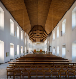 Schloss Bruchsal - Kirchenflügel / Hofkirche / St. Damian und Hugo - Von Innen / Von Westen - Blick von der Orgel (von Westen) durch die gesamte Halle (Innenraum und Einrichtung gestaltet in den Jahren 1964-1966 von Lothar Götz, Heidelberg) (aufgenommen im August 2018, am Vormittag) Schloss Bruchsal - Kirchenflügel / Hofkirche / St. Damian und Hugo - Von Innen / Von Westen - Blick von der Orgel (von Westen) durch die gesamte Halle (Innenraum und Einrichtung gestaltet in den Jahren 1964-1966 von Lothar Götz, Heidelberg) (aufgenommen im August 2018, am Vormittag)