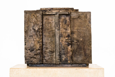 Schloss Bruchsal - Kirchenflügel / Hofkirche / St. Damian und Hugo - Von Innen - Tabernakel, nahe dem Altar, geschaffen von Fritz Wotruba (aufgenommen im August 2018, am frühen Nachmittag) Schloss Bruchsal - Kirchenflügel / Hofkirche / St. Damian und Hugo - Von Innen - Tabernakel, nahe dem Altar, geschaffen von Fritz Wotruba (aufgenommen im August 2018, am frühen Nachmittag)