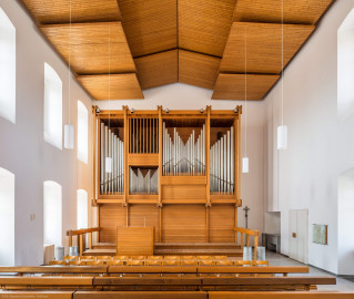 Schloss Bruchsal - Kirchenflügel / Hofkirche / St. Damian und Hugo - Von Innen - Von Osten - Blick nach Westen auf die Walcker-Orgel (Opus 5260, erbaut 1969) (aufgenommen im August 2018, am späten Vormittag) Schloss Bruchsal - Kirchenflügel / Hofkirche / St. Damian und Hugo - Von Innen - Von Osten - Blick nach Westen auf die Walcker-Orgel (Opus 5260, erbaut 1969) (aufgenommen im August 2018, am späten Vormittag)