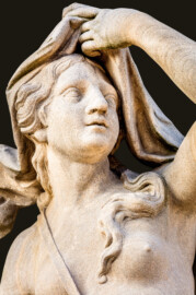 Schloss Bruchsal - Schlossgarten - Hauptachse, Südseite, 3. Skulptur von Osten - Kopf der Skulptur "Die Luft" aus dem Skulpturenensemble "Vier Elemente" (Kopie von Hans Volker Dursy; Original gehauen 1761 von Joachim Günther, befindet sich im Gartensaal des Hauptbaus) (aufgenommen im September 2018, am Vormittag)