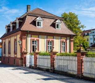Schloss Bruchsal - Mundkochwohnung / Notariat - Von Außen / Von Südwest - Blick vom Westende des Kammerflügels auf die Mundkochwohnung / das Notariat (aufgenommen im September 2018, am späten Vormittag)