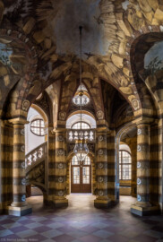 Schloss Bruchsal - Hauptbau - Erdgeschoss - Grotte - Blick von Norden auf den südlichen Teil der Grotte (Malereien ursprünglich von Giovanni Francesco Marchini, 1731 bis 1736, restauriert von Manfred Leitenmeier, 1971 bis 1980) (aufgenommen im Oktober 2018, um die Mittagszeit) Schloss Bruchsal - Hauptbau - Erdgeschoss - Grotte - Blick von Norden auf den südlichen Teil der Grotte (Malereien ursprünglich von Giovanni Francesco Marchini, 1731 bis 1736, restauriert von Manfred Leitenmeier, 1971 bis 1980) (aufgenommen im Oktober 2018, um die Mittagszeit)