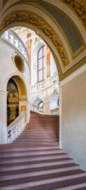 Schloss Bruchsal - Hauptbau / Corps de Logis - Erdgeschoss - Eingangshalle / Intrada / Treppenhaus - Blick auf den nördlichen Aufgang des Treppenhauses (Treppenhaus entworfen von Balthasar Neumann; Malereien ursprünglich von Giovanni Francesco Marchini, restauriert von Hermenegild Peiker) (aufgenommen im Oktober 2018, am Nachmittag) Schloss Bruchsal - Hauptbau / Corps de Logis - Erdgeschoss - Eingangshalle / Intrada / Treppenhaus - Blick auf den nördlichen Aufgang des Treppenhauses (Treppenhaus entworfen von Balthasar Neumann; Malereien ursprünglich von Giovanni Francesco Marchini, restauriert von Hermenegild Peiker) (aufgenommen im Oktober 2018, am Nachmittag)