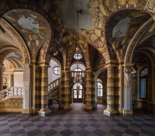 Schloss Bruchsal - Hauptbau - Erdgeschoss - Grotte - Blick von Norden auf den südichen Teil der Grotte (Malereien ursprünglich von Giovanni Francesco Marchini, 1731 bis 1736, rekonstruiert von Manfred Leitenmeier, 1971 bis 1980, Herme rekonstruiert von Hans Volker Dursy, 1973) (aufgenommen im Oktober 2018, am späten Vormittag) Schloss Bruchsal - Hauptbau - Erdgeschoss - Grotte - Blick von Norden auf den südichen Teil der Grotte (Malereien ursprünglich von Giovanni Francesco Marchini, 1731 bis 1736, rekonstruiert von Manfred Leitenmeier, 1971 bis 1980, Herme rekonstruiert von Hans Volker Dursy, 1973) (aufgenommen im Oktober 2018, am späten Vormittag)