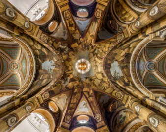Schloss Bruchsal - Hauptbau - Erdgeschoss - Grotte - Blick vom Zentrum der Grotte nach oben ins Gewölbe (Malereien ursprünglich von Giovanni Francesco Marchini, 1731 bis 1736, rekonstruiert von Manfred Leitenmeier, 1971 bis 1980) (aufgenommen im Oktober 2018, am frühen Nachmittag) Schloss Bruchsal - Hauptbau - Erdgeschoss - Grotte - Blick vom Zentrum der Grotte nach oben ins Gewölbe (Malereien ursprünglich von Giovanni Francesco Marchini, 1731 bis 1736, rekonstruiert von Manfred Leitenmeier, 1971 bis 1980) (aufgenommen im Oktober 2018, am frühen Nachmittag)