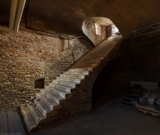 Schloss Bruchsal - Kirchenflügel / Hofkirche / St. Damian und Hugo - Von Innen - Keller - Blick von Nordwesten auf die ursprüngliche Kellertreppe im Osten des Kirchenflügels (heute von außen zugemauert) (aufgenommen im Oktober 2018, am späten Vormittag) Schloss Bruchsal - Kirchenflügel / Hofkirche / St. Damian und Hugo - Von Innen - Keller - Blick von Nordwesten auf die ursprüngliche Kellertreppe im Osten des Kirchenflügels (heute von außen zugemauert) (aufgenommen im Oktober 2018, am späten Vormittag)