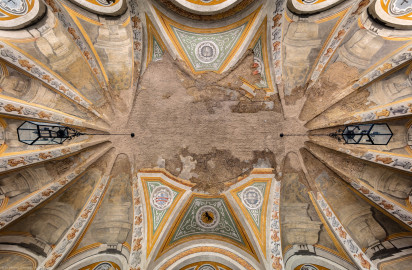 Schloss Bruchsal - Hauptbau - Erdgeschoss - Gartensaal / Sala Terrena - Blick vom Zentrum des Gartensaals / der Sala Terrena senkrecht nach oben ins Gewölbe (Malereien ursprünglich von Giovanni Francesco Marchini, zwischen 1731 und 1736, restauriert von der Restauratoren-Arbeitsgemeinschaft Alfred Panowsky / Klaus Siller, 1982 bis 1986) (aufgenommen im Oktober 2018, am späten Vormittag) Schloss Bruchsal - Hauptbau - Erdgeschoss - Gartensaal / Sala Terrena - Blick vom Zentrum des Gartensaals / der Sala Terrena senkrecht nach oben ins Gewölbe (Malereien ursprünglich von Giovanni Francesco Marchini, zwischen 1731 und 1736, restauriert von der Restauratoren-Arbeitsgemeinschaft Alfred Panowsky / Klaus Siller, 1982 bis 1986) (aufgenommen im Oktober 2018, am späten Vormittag)