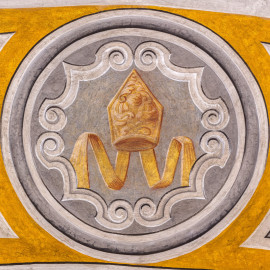 Schloss Bruchsal - Hauptbau - Erdgeschoss - Gartensaal / Sala Terrena - Sturzfeld über dem nördlichen Westfenster - 10. Wappenelement - Zählung beginnend an der Osttür, dann im Kreis nach Süden (Malereien ursprünglich von Giovanni Francesco Marchini, zwischen 1731 und 1736, restauriert von der Restauratoren-Arbeitsgemeinschaft Alfred Panowsky / Klaus Siller, 1982 bis 1986) (aufgenommen im November 2018, am Nachmittag) Schloss Bruchsal - Hauptbau - Erdgeschoss - Gartensaal / Sala Terrena - Sturzfeld über dem nördlichen Westfenster - 10. Wappenelement - Zählung beginnend an der Osttür, dann im Kreis nach Süden (Malereien ursprünglich von Giovanni Francesco Marchini, zwischen 1731 und 1736, restauriert von der Restauratoren-Arbeitsgemeinschaft Alfred Panowsky / Klaus Siller, 1982 bis 1986) (aufgenommen im November 2018, am Nachmittag)