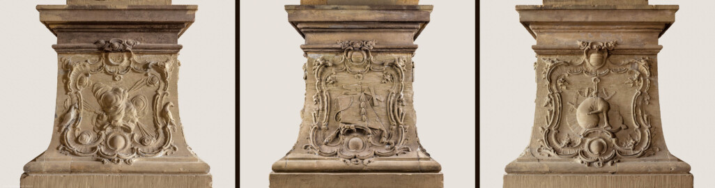 Schloss Bruchsal - Hauptbau - Erdgeschoss - Gartensaal / Sala Terrena - Skulptur "Die Luft" im Nordosten - v.l.n.r.: linke Seite (Nordseite), Frontseite (Westseite) und rechte Seite (Südseite) des Sockels der Skulptur "Die Luft" aus dem Skulpturenensemble "Vier Elemente" (gehauen von Joachim Günther; eine Kopie befindet sich im Schlossgarten) (aufgenommen im November 2018, am frühen Nachmittag)