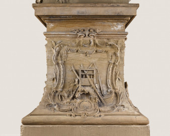 Schloss Bruchsal - Hauptbau - Erdgeschoss - Gartensaal / Sala Terrena - Skulptur "Das Wasser" im Südosten - Westseite/ Stirnseite des Sockels der Skulptur "Das Wasser" aus dem Skulpturenensemble "Vier Elemente" (gehauen von Joachim Günther; eine Kopie befindet sich im Schlossgarten) (aufgenommen im Januar 2019, um die Mittagszeit) Schloss Bruchsal - Hauptbau - Erdgeschoss - Gartensaal / Sala Terrena - Skulptur "Das Wasser" im Südosten - Westseite/ Stirnseite des Sockels der Skulptur "Das Wasser" aus dem Skulpturenensemble "Vier Elemente" (gehauen von Joachim Günther; eine Kopie befindet sich im Schlossgarten) (aufgenommen im Januar 2019, um die Mittagszeit)