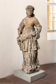 Schloss Bruchsal - Hauptbau - Erdgeschoss, Südhälfte - Gang nach Süden - Blick auf die Skulptur der Flora (zugeschrieben Johann Valentin Götz, datiert 2. Viertel des 18. Jahrhunderts) (aufgenommen im Januar 2019, um die Mittagszeit) Schloss Bruchsal - Hauptbau - Erdgeschoss, Südhälfte - Gang nach Süden - Blick auf die Skulptur der Flora (zugeschrieben Johann Valentin Götz, datiert 2. Viertel des 18. Jahrhunderts) (aufgenommen im Januar 2019, um die Mittagszeit)
