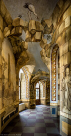 Schloss Bruchsal - Hauptbau / Corps de Logis - Erdgeschoss - Grotte, Nordostseite - Von Westen - Blick nach Osten in den Umgang (Malereien ursprünglich von Giovanni Francesco Marchini, 1731 bis 1736, rekonstruiert von Manfred Leitenmeier, 1971 bis 1980) (aufgenommen im März 2019, um die Mittagszeit)