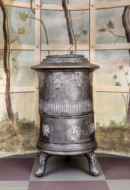 Schloss Bruchsal - Hauptbau / Corps de Logis - Erdgeschoss - Laubenzimmer - Blick auf den Ofen an der nordöstlichen Ecke (Malereien vermutlich von Giovanni Francesco Marchini, zwischen 1731 und 1736, weitgehend original erhalten, in den 1970er Jahren freigelegt) (aufgenommen im März 2019, am Nachmittag) Schloss Bruchsal - Hauptbau / Corps de Logis - Erdgeschoss - Laubenzimmer - Blick auf den Ofen an der nordöstlichen Ecke (Malereien vermutlich von Giovanni Francesco Marchini, zwischen 1731 und 1736, weitgehend original erhalten, in den 1970er Jahren freigelegt) (aufgenommen im März 2019, am Nachmittag)