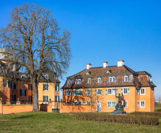 Waghäusel - Eremitage - Von Außen / Von Osten - Blick auf den nordöstlichen Kavalierspavillon, den "Gardebau" (aufgenommen im März 2019, am Vormittag)