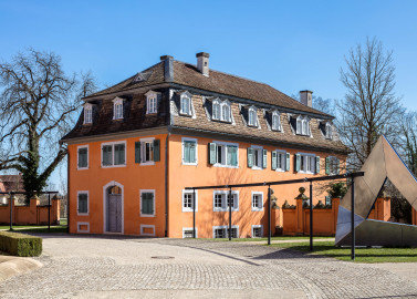 Waghäusel - Eremitage - Von Außen / Von Westen - Blick auf den südöstlichen Kavalierspavillon, den "Küchenbau" (aufgenommen im März 2019, am frühen Nachmittag) Waghäusel - Eremitage - Von Außen / Von Westen - Blick auf den südöstlichen Kavalierspavillon, den "Küchenbau" (aufgenommen im März 2019, am frühen Nachmittag)