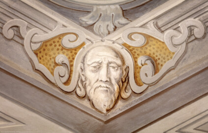 Schloss Bruchsal - Hauptbau / Corps de Logis - Erdgeschoss - Eingangshalle / Intrada - Südostseite - Blick auf das Bildnis eines Mannes in der unteren Südostecke der Scheinarchitektur an der Decke (Malerei ursprünglich von Giovanni Francesco Marchini, restauriert von Hermenegild Peiker) (aufgenommen im März 2019, am Nachmittag) Schloss Bruchsal - Hauptbau / Corps de Logis - Erdgeschoss - Eingangshalle / Intrada - Südostseite - Blick auf das Bildnis eines Mannes in der unteren Südostecke der Scheinarchitektur an der Decke (Malerei ursprünglich von Giovanni Francesco Marchini, restauriert von Hermenegild Peiker) (aufgenommen im März 2019, am Nachmittag)