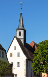 Waghäusel - Wallfahrtskirche - Von Außen / Von Osten - Blick auf die Marienwallfahrtskirche, links das Kloster der Brüder vom gemeinsamen Leben (aufgenommen im April 2019, am Vormittag)