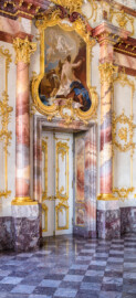 Schloss Bruchsal - Hauptbau / Corps de Logis - Beletage - Marmorsaal / Kaisersaal - Nördliche Tür - Von Südwest - Blick auf die nördliche Tür und das Gemälde "Perseus und Andromeda" (ursprünglich gemalt von Johannes Zick, rekonstruiert von Wolfram Köberl, 1981) (aufgenommen im Mai 2019, am späten Vormittag)
