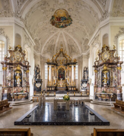 Bruchsal - Peterskirche / St. Peter - Von Innen / Von Norden - Blick vom Nordschiff in die Vierung und in das Südschiff / den Chor (aufgenommen im Mai 2019, um die Mittagszeit)