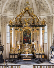 Bruchsal - Peterskirche / St. Peter - Von Innen / Von Norden - Blick von der Orgelempore auf den Hochaltar (Altar entworfen von Balthasar Neumann und Johann Wolfgang van der Auwera, vor 1747; Altarbild gemalt von Lothar Ignaz Schweickart, 1748) (aufgenommen im Mai 2019, am Nachmittag)