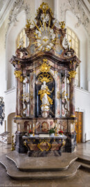 Bruchsal - Peterskirche / St. Peter - Von Innen / Von Nordwest - Blick auf den südöstlichen Seitenaltar der Vierung, gewidmet Maria Immaculata (Altar geschaffen von Johann Michael Feuchtmayer, 1754-1756; Maria-Plastik gefertigt von Joachim Günther) (aufgenommen im Mai 2019, am späten Nachmittag)