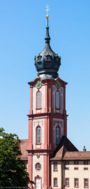 Schloss Bruchsal - Kirchturm - Von Außen / Von Nordost - Blick vom 1. Geschoss des Forstamts auf den  Kirchturm der Hofkirche (aufgenommen im Juni 2019, um die Mittagszeit)