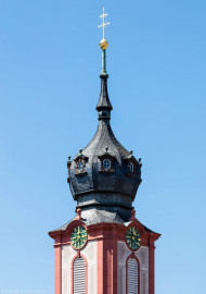 Schloss Bruchsal - Kirchturm - Von Außen / Von Nordost - Blick vom 1. Geschoss des Forstamts auf den Kirchturm der Hofkirche (aufgenommen im Juni 2019, um die Mittagszeit) Schloss Bruchsal - Kirchturm - Von Außen / Von Nordost - Blick vom 1. Geschoss des Forstamts auf den Kirchturm der Hofkirche (aufgenommen im Juni 2019, um die Mittagszeit)