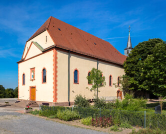 Waghäusel - Wallfahrtskirche - Von Außen / Von Südwest - Blick auf die West- und Südfassade (aufgenommen im Juli 2019, am späten Nachmittag) Waghäusel - Wallfahrtskirche - Von Außen / Von Südwest - Blick auf die West- und Südfassade (aufgenommen im Juli 2019, am späten Nachmittag)