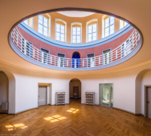 Waghäusel - Eremitage - Hauptbau - Von Innen / Erstes Obergeschoss / Rotunde / Von Süden - Blick nach Norden in die Rotunde (aufgenommen im Juli 2019, um die Mittagszeit)
