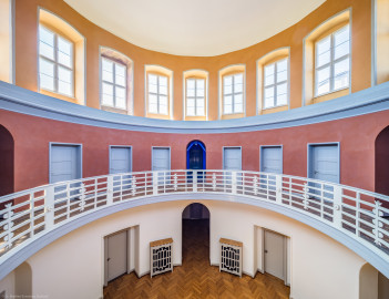 Waghäusel - Eremitage - Hauptbau - Von Innen / Zweites Obergeschoss / Rotunde / Von Norden - Blick nach Süden in die Rotunde (aufgenommen im Juli 2019, um die Mittagszeit) Waghäusel - Eremitage - Hauptbau - Von Innen / Zweites Obergeschoss / Rotunde / Von Norden - Blick nach Süden in die Rotunde (aufgenommen im Juli 2019, um die Mittagszeit)
