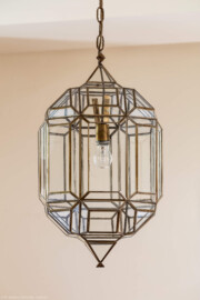 Waghäusel - Eremitage - Hauptbau - Von Innen / Erdgeschoss / Zentrale Halle - Blick auf einen der Leuchter (aufgenommen im Juli 2019, am frühen Nachmittag) Waghäusel - Eremitage - Hauptbau - Von Innen / Erdgeschoss / Zentrale Halle - Blick auf einen der Leuchter (aufgenommen im Juli 2019, am frühen Nachmittag)