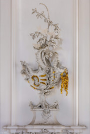 Schloss Bruchsal - Hauptbau / Corps de Logis - Beletage - Kuppelsaal, nahe nordwestlichem Fenster zum Marmorsaal - Muschelwerk (ursprünglich geschaffen von Johann Michael Feichtmayr) (aufgenommen im Juli 2019, um die Mittagszeit) Schloss Bruchsal - Hauptbau / Corps de Logis - Beletage - Kuppelsaal, nahe nordwestlichem Fenster zum Marmorsaal - Muschelwerk (ursprünglich geschaffen von Johann Michael Feichtmayr) (aufgenommen im Juli 2019, um die Mittagszeit)