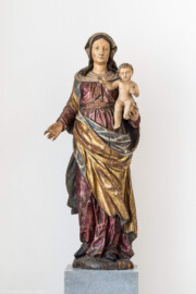 Schloss Bruchsal - Kirchenflügel / Hofkirche / St. Damian und Hugo - Von Westen - Skulptur: Maria mit dem Jesuskind (aufgenommen im Juli 2019, am Nachmittag)