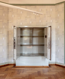 Waghäusel - Eremitage - Hauptbau - Von Innen / 1. Obergeschoss - Blick auf den Tresor des Herstellers "Wilhelm Schindler, Karlsruhe" in einem ehemaligen Büroraum der Badischen Gesellschaft für Zuckerfabrikation (aufgenommen im August 2019, am frühen Nachmittag) Waghäusel - Eremitage - Hauptbau - Von Innen / 1. Obergeschoss - Blick auf den Tresor des Herstellers "Wilhelm Schindler, Karlsruhe" in einem ehemaligen Büroraum der Badischen Gesellschaft für Zuckerfabrikation (aufgenommen im August 2019, am frühen Nachmittag)