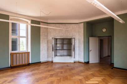 Waghäusel - Eremitage - Hauptbau - Von Innen / 1. Obergeschoss - Blick in einen ehemaligen Büroraum der Badischen Gesellschaft für Zuckerfabrikation (aufgenommen im August 2019, am frühen Nachmittag) Waghäusel - Eremitage - Hauptbau - Von Innen / 1. Obergeschoss - Blick in einen ehemaligen Büroraum der Badischen Gesellschaft für Zuckerfabrikation (aufgenommen im August 2019, am frühen Nachmittag)