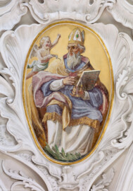 Bruchsal - Peterskirche / St. Peter - Vierungsgewölbe, Pendentif, unterhalb der Kuppel, Südostecke - Blick auf das Bildnis von Augustinus von Hippo (354-430, Kirchenlehrer, Kirchenvater) (gemalt von Josef Mariano Kitschker, zwischen 1907 und 1909; aufgenommen im August 2019, am Nachmittag) Bruchsal - Peterskirche / St. Peter - Vierungsgewölbe, Pendentif, unterhalb der Kuppel, Südostecke - Blick auf das Bildnis von Augustinus von Hippo (354-430, Kirchenlehrer, Kirchenvater) (gemalt von Josef Mariano Kitschker, zwischen 1907 und 1909; aufgenommen im August 2019, am Nachmittag)