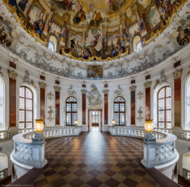 Schloss Bruchsal - Hauptbau / Corps de Logis - Beletage - Kuppelsaal - Von Osten - Blick vom Marmorsaal in den Kuppelsaal (aufgenommen im September 2019, am frühen Nachmittag)